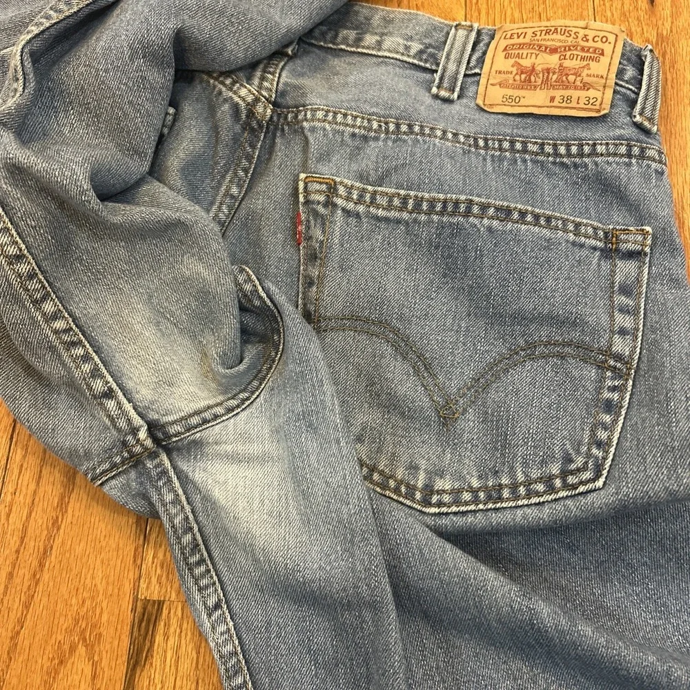 Levi's 550 Jeans Men's Sz 38x32 Light Wash Straight Leg Relaxed Fit
